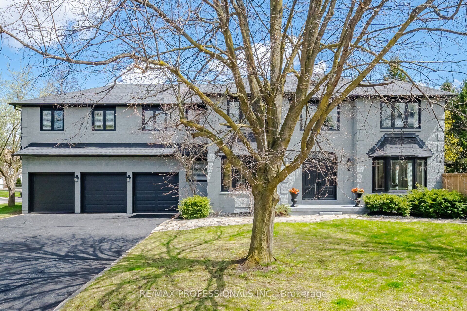 2 Enchanted Court, Brampton, ON, L6Z 3M9