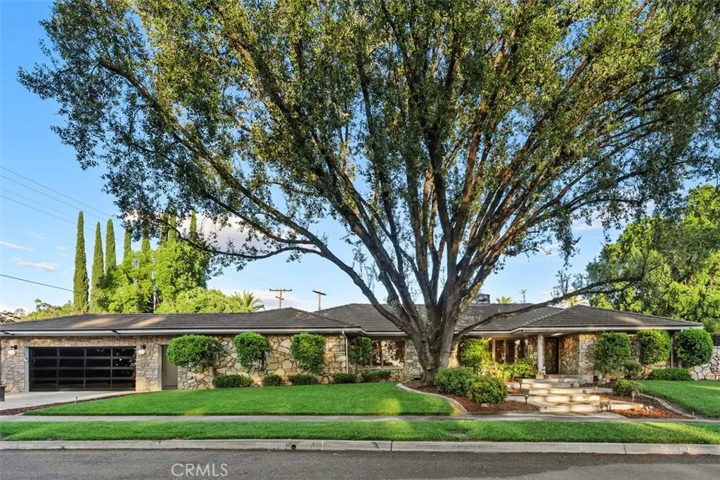 5910 Victoria, Riverside, CA 92506 photo 2