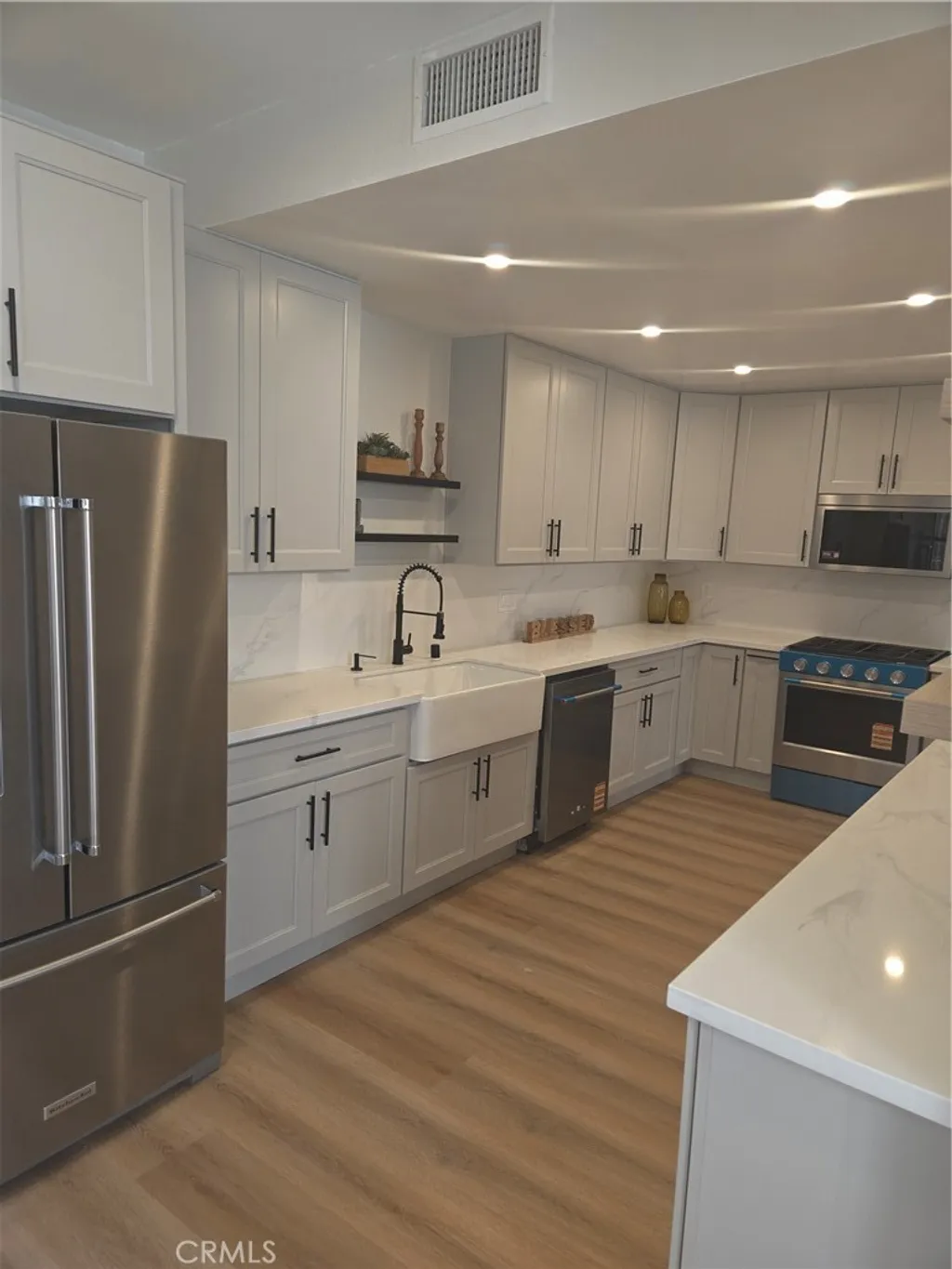 15150 Dickens Ave St Unit 203, Sherman Oaks, CA 91403 photo 2