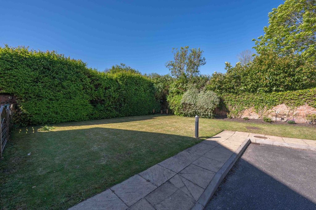 Additional image 7 of 2 bed flat for saleShipston Road, Stratford-Upon-Avon CV37