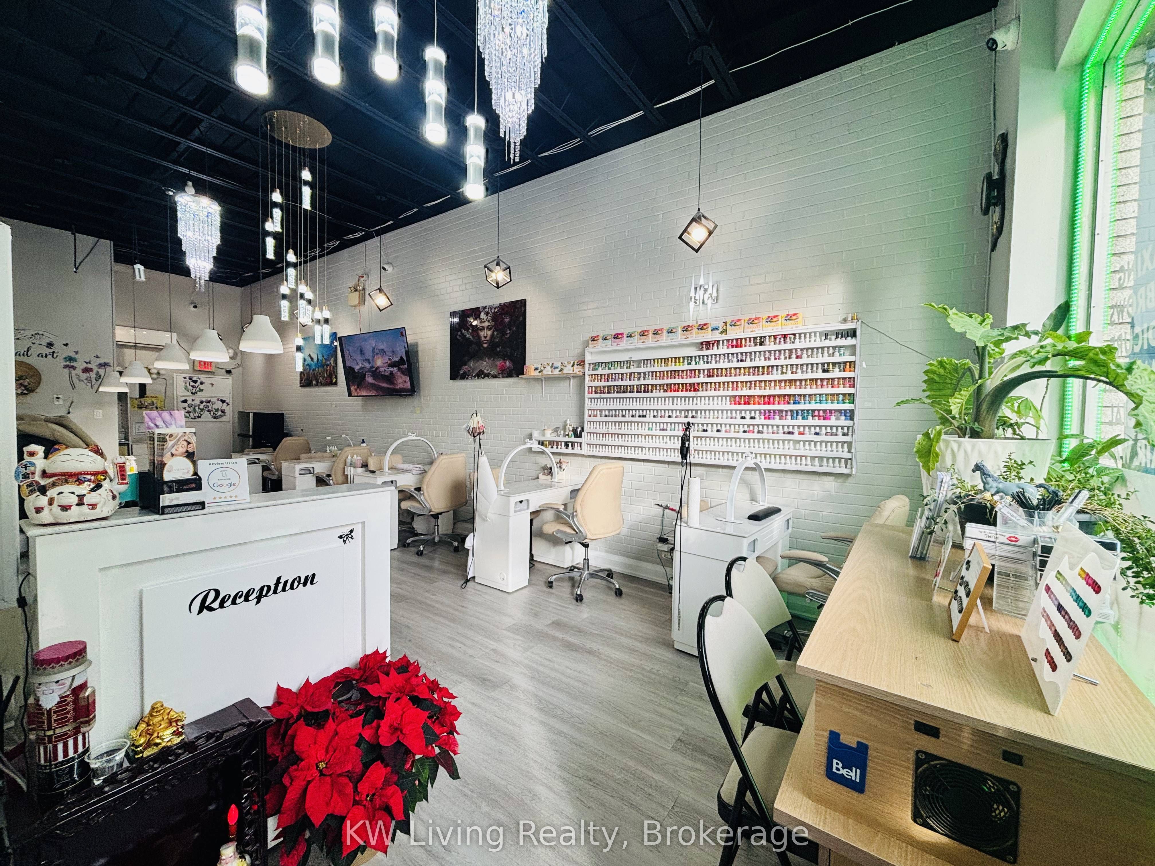 356A Lakeshore Road W, Mississauga, ON, L5H 1H3