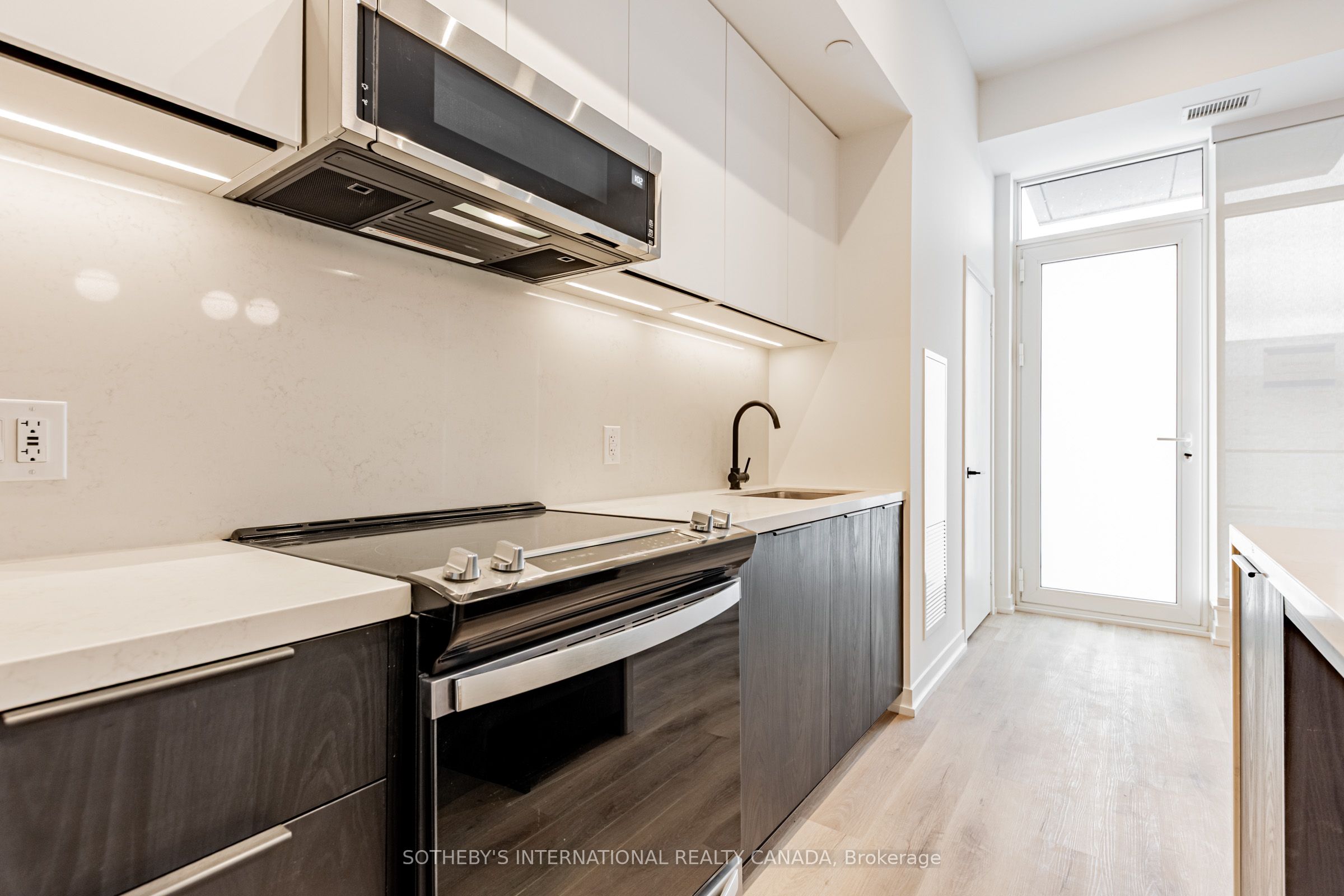 Additional image 4 of TH#101-5 York Garden Way, Toronto, ON, M6A 2V1