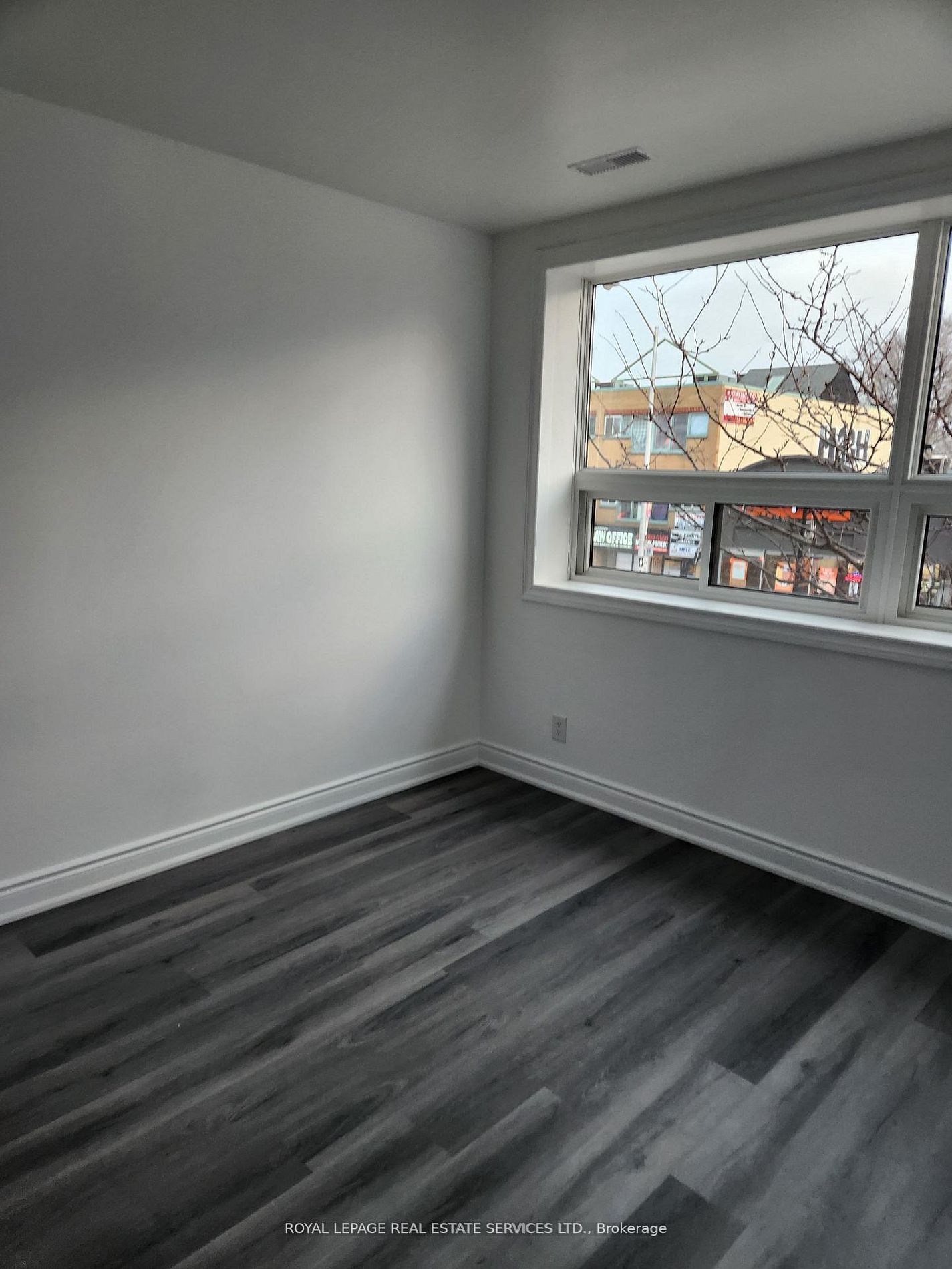 201-2820 Danforth Avenue, Toronto, ON, M4C 1M1 photo 2
