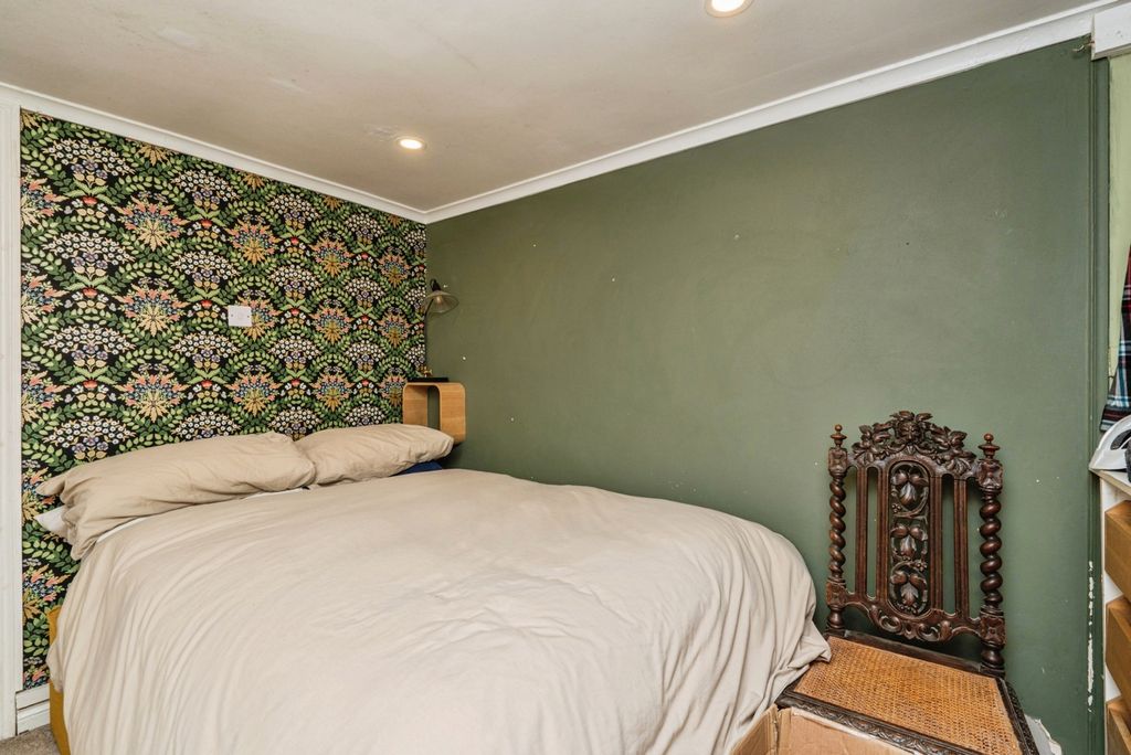 Additional image 5 of 1 bed flat for saleTower Road, Hindhead, Surrey GU26
