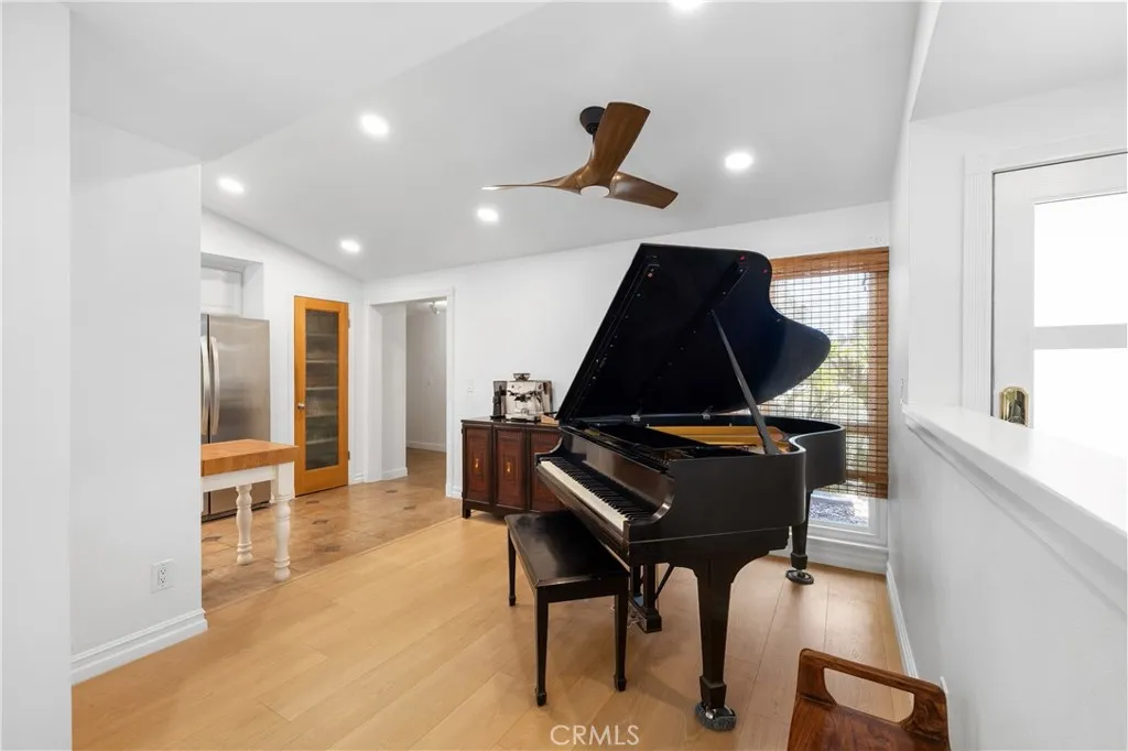 Additional image 11 of 8420 Cozycroft Ave, Winnetka, CA 91306