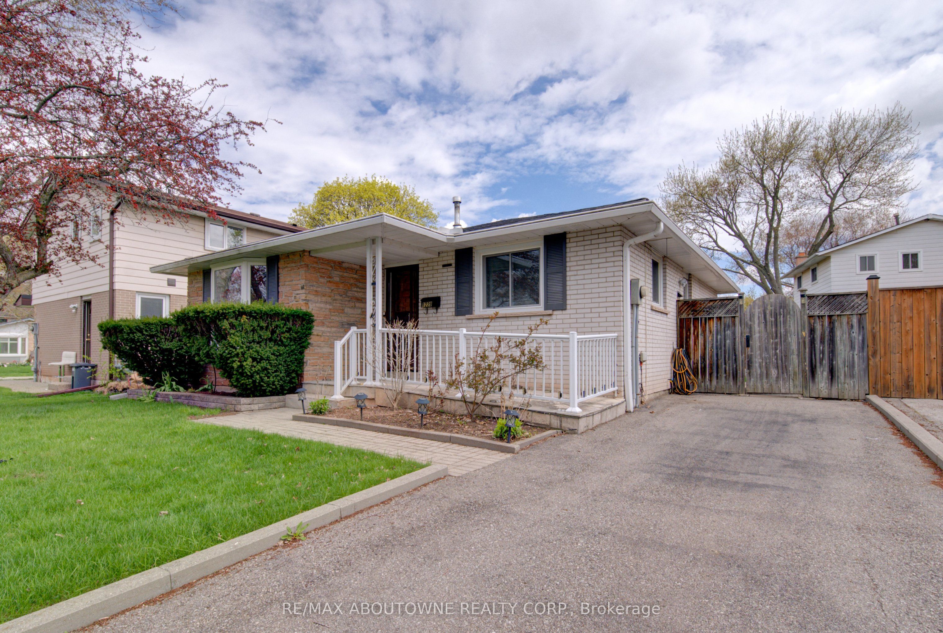 1229 Owen Court, Oakville, ON, L6H 1V2