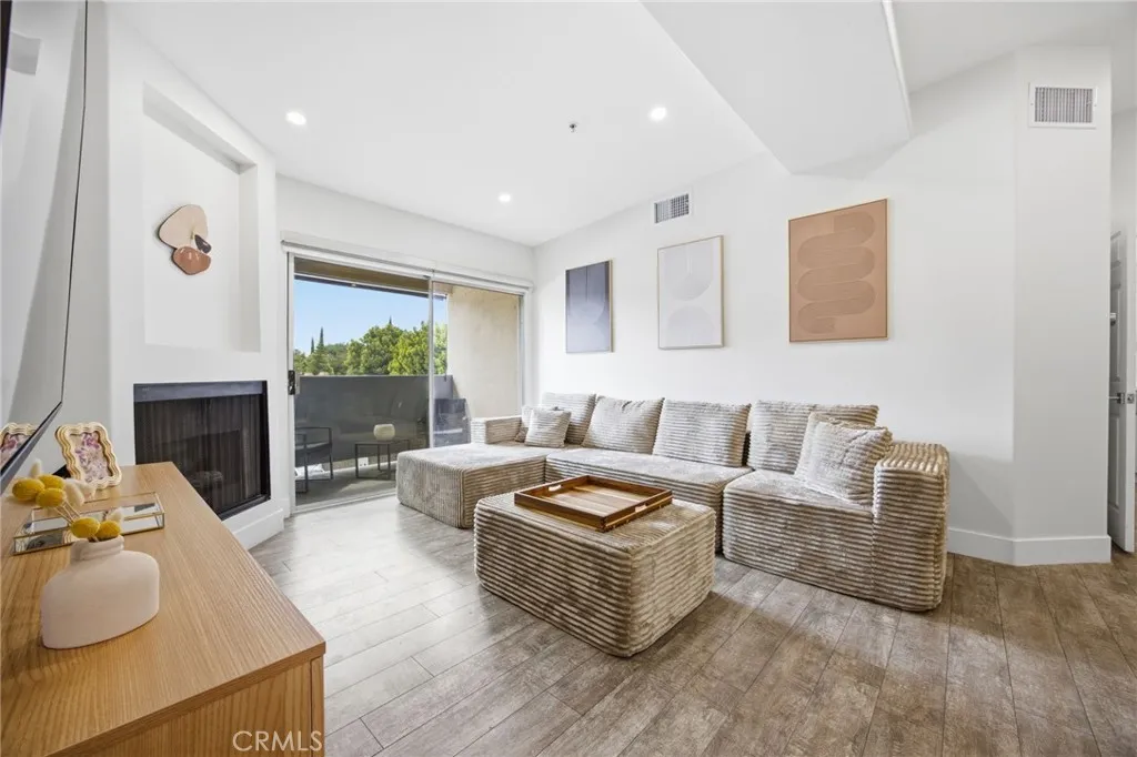 15455 Sherman Way Unit 27, Van Nuys, CA 91406 photo 2