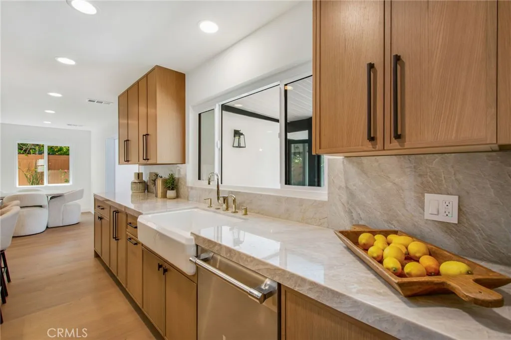 Additional image 61 of 305 Robinhood Ln, Costa Mesa, CA 92627