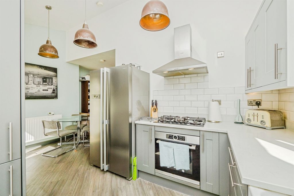 Additional image 8 of 2 bed flat for saleClaude Road, Roath, Cardiff CF24