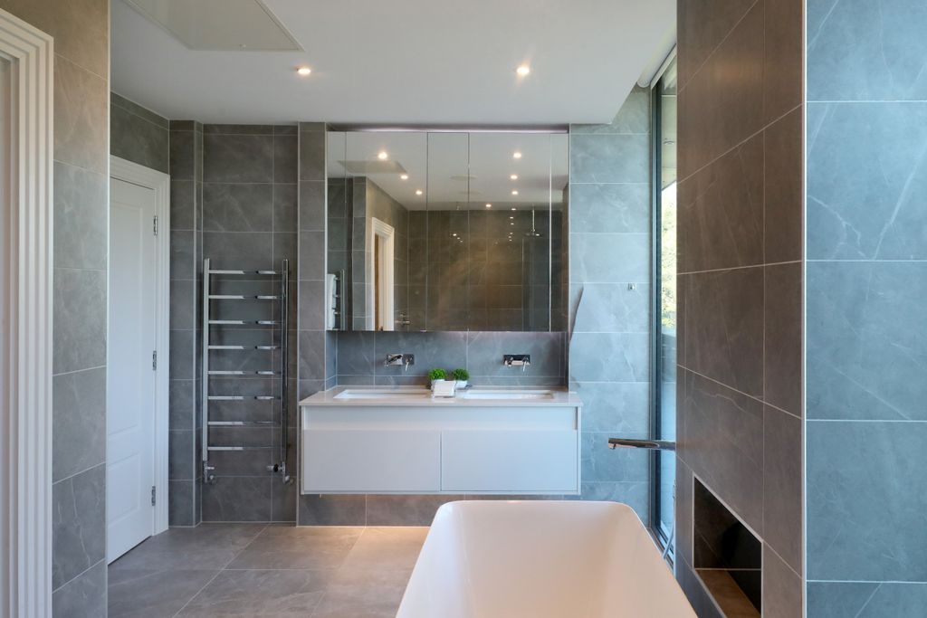Additional image 18 of 4 bed flat for sale24 Glen Island Taplow, Maidenhead SL6