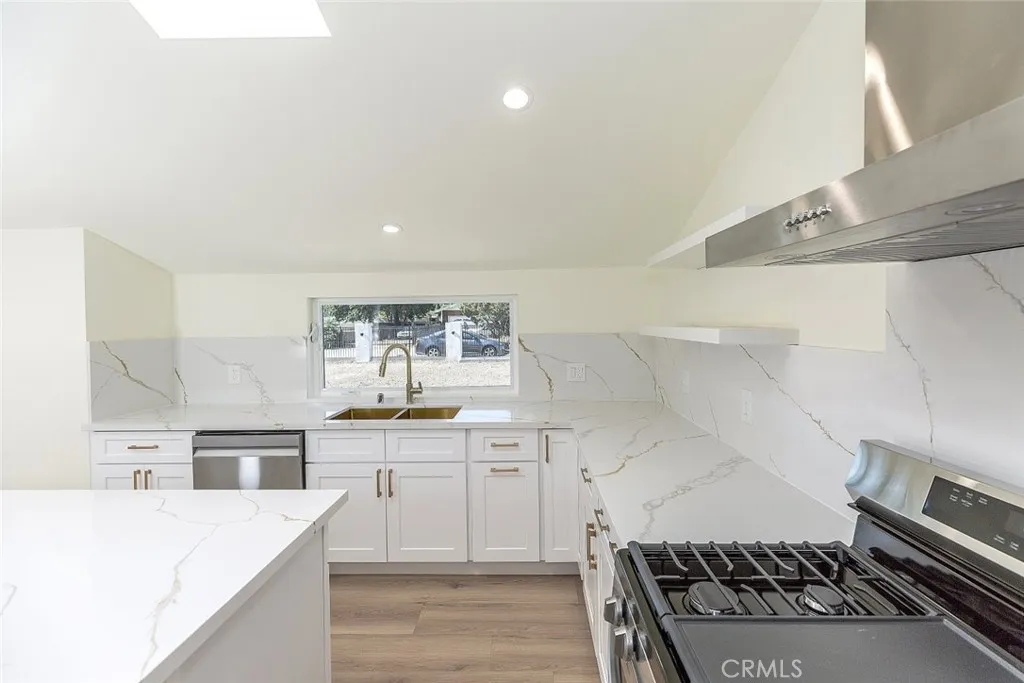 Additional image 10 of 15724 Chase Street, North Hills, CA 91343