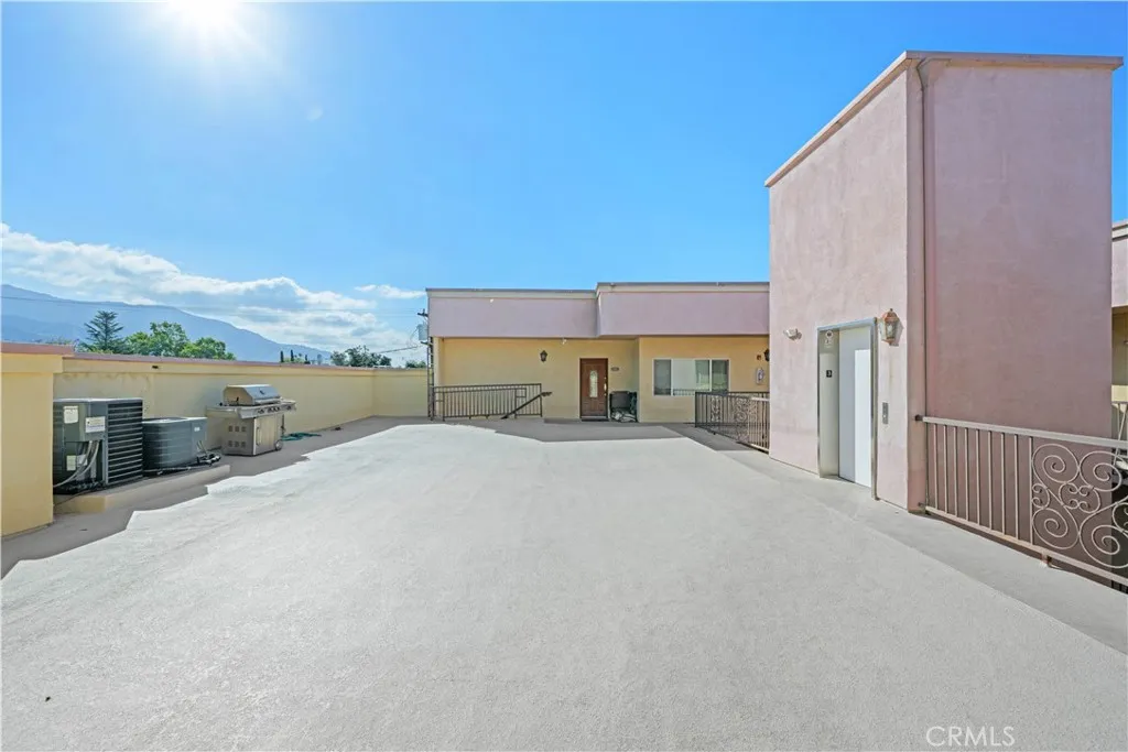 Additional image 22 of 626 E Orange Grove Avenue Unit 301, Burbank, CA 91501