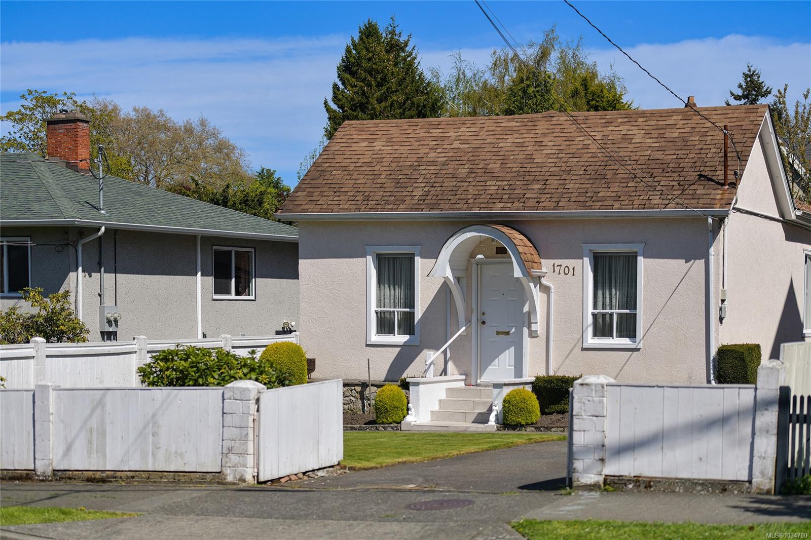 1701 Stanley Avenue, Victoria, BC, V8R 3X1 photo 2
