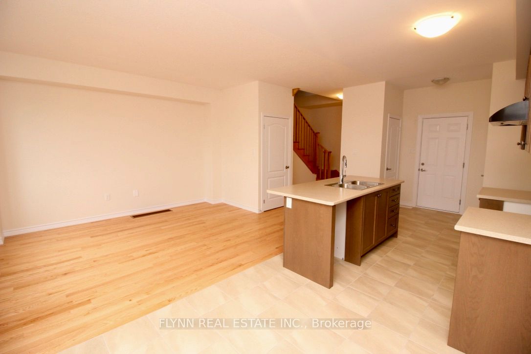 272 Explorer Way, Thorold, ON, L2V 0K2 photo 2