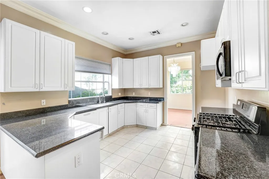 Additional image 3 of 17919 Califa Street, Encino, CA 91316