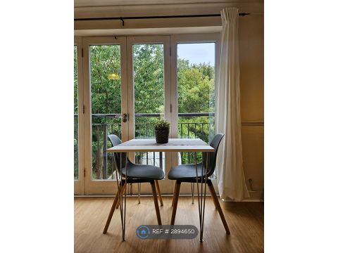 Jamestown Way, London E14