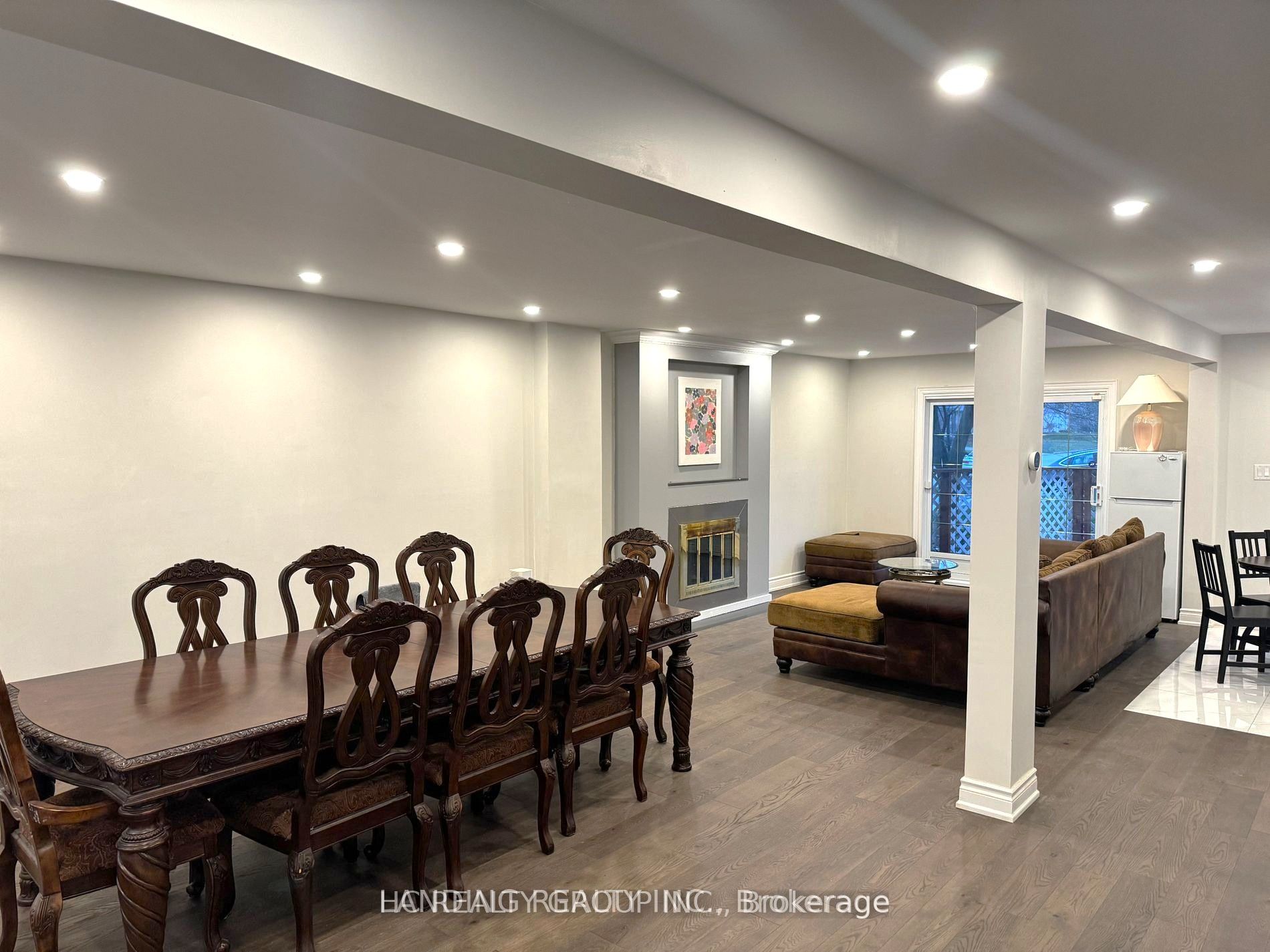 Main 2 Barker Court, Markham, ON, L3P 3X8