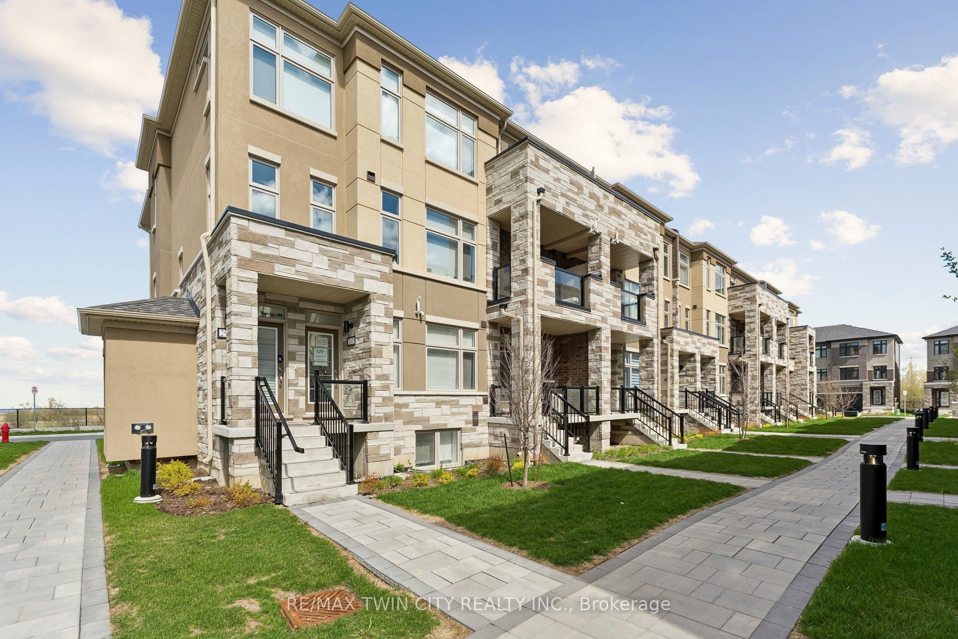28-35 Fieldridge Crescent, Brampton, ON, L6R 0A7 photo 2