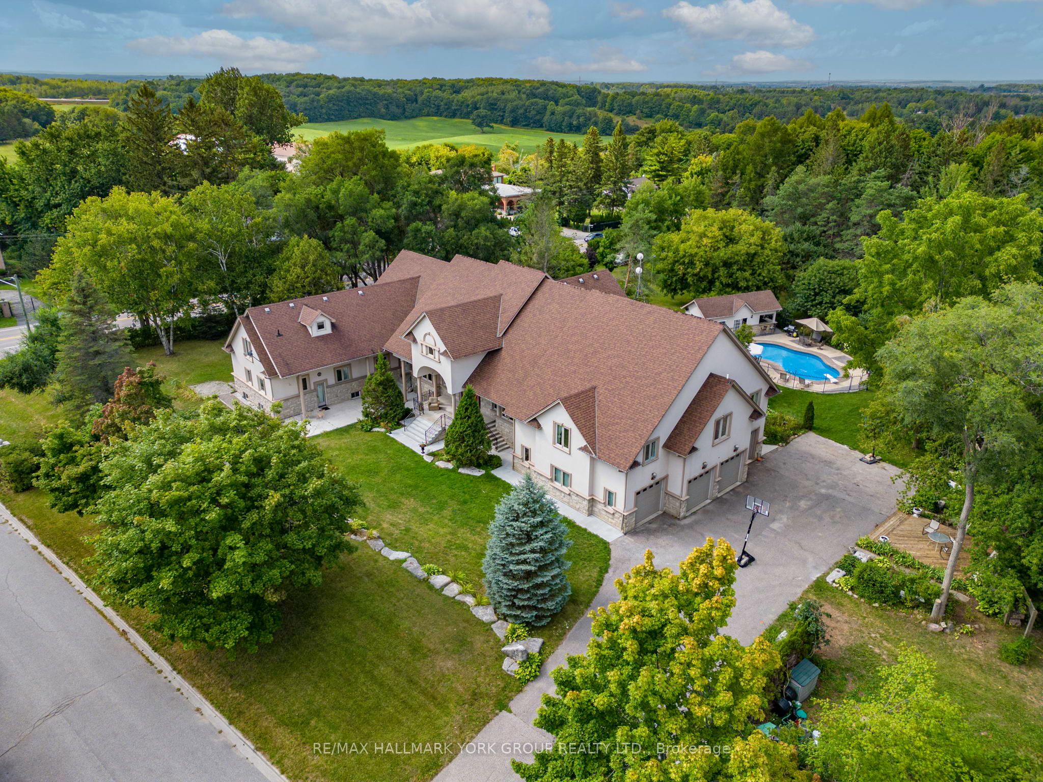 2 Kingswood Drive, King, ON, L7B 1K8