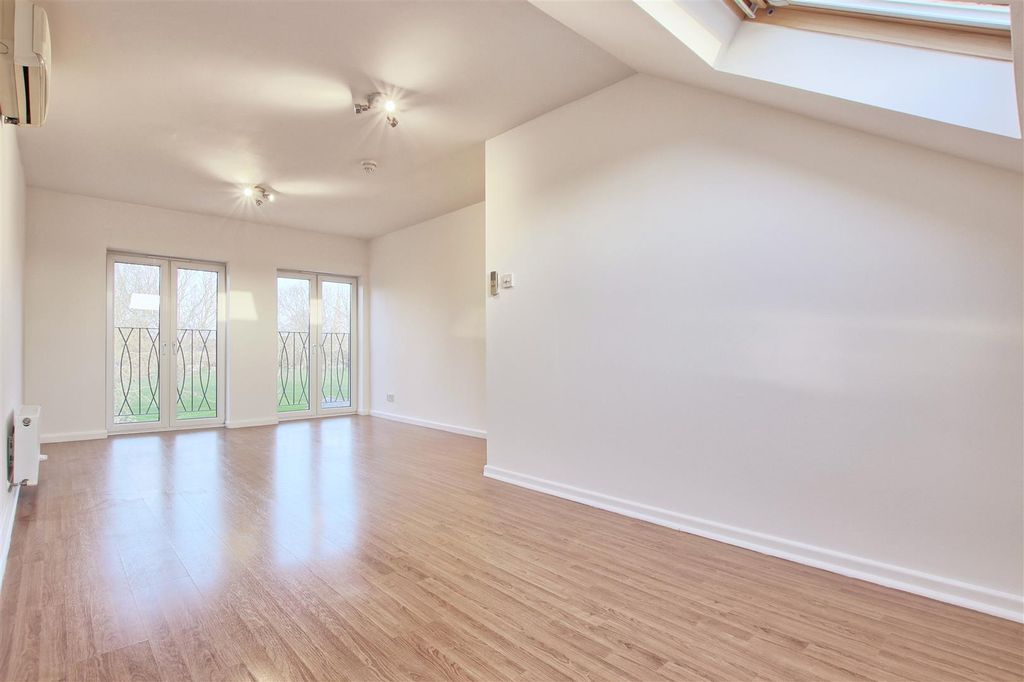 Additional image 4 of 5 bed semi-detached house for saleElizabeth Way, Cambridge CB4
