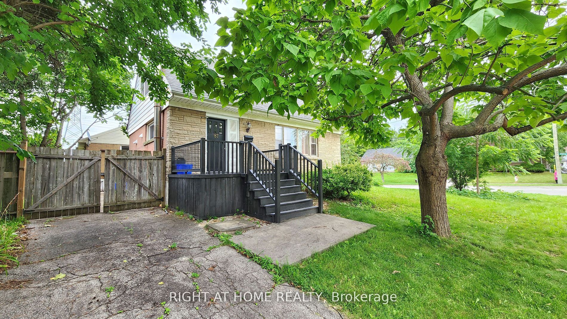 87 Radford Street, Hamilton, ON, L8S 3E5