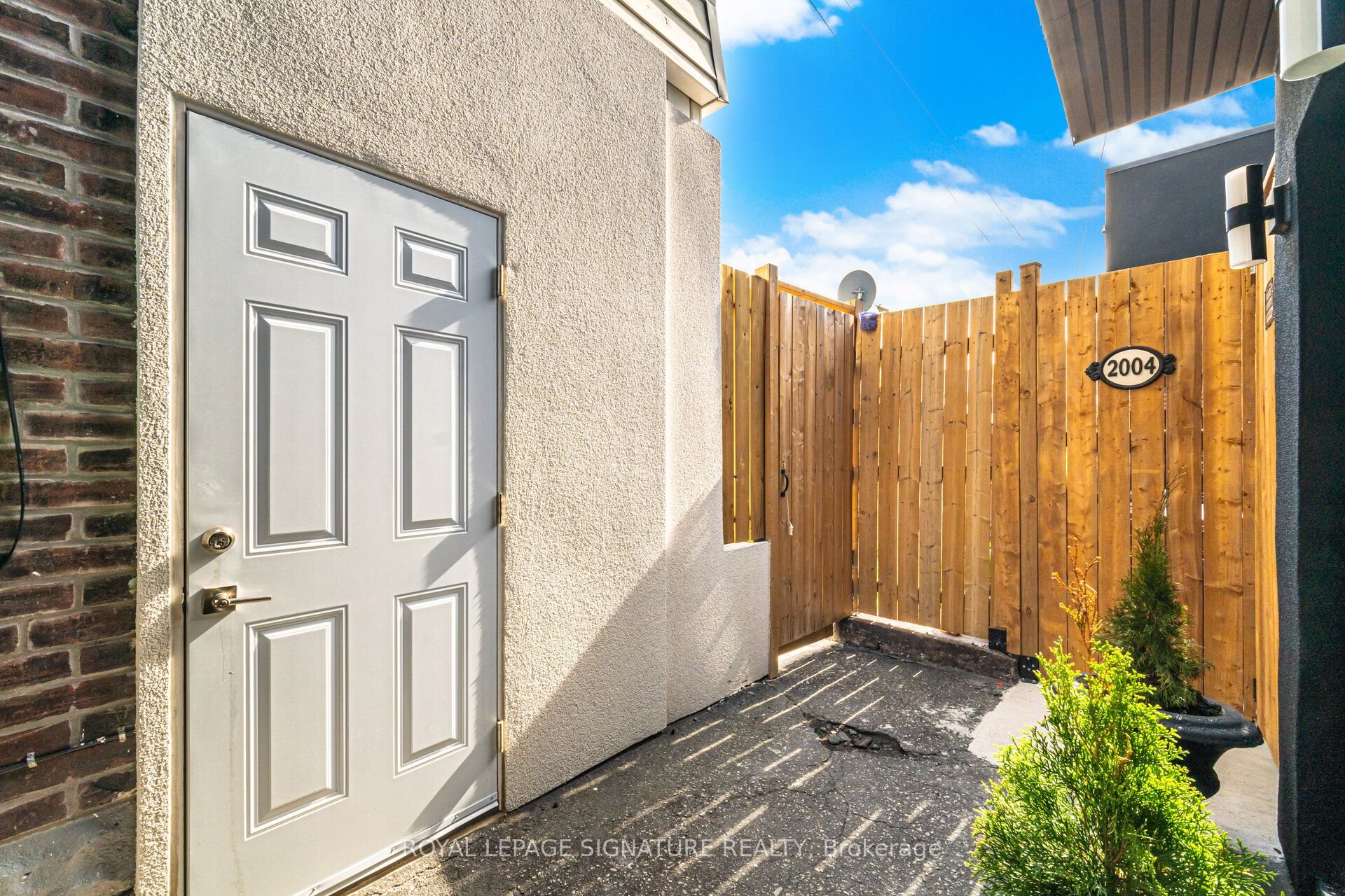 Additional image 6 of 2-2000 Dufferin Street, Toronto, ON, M6E 3R2