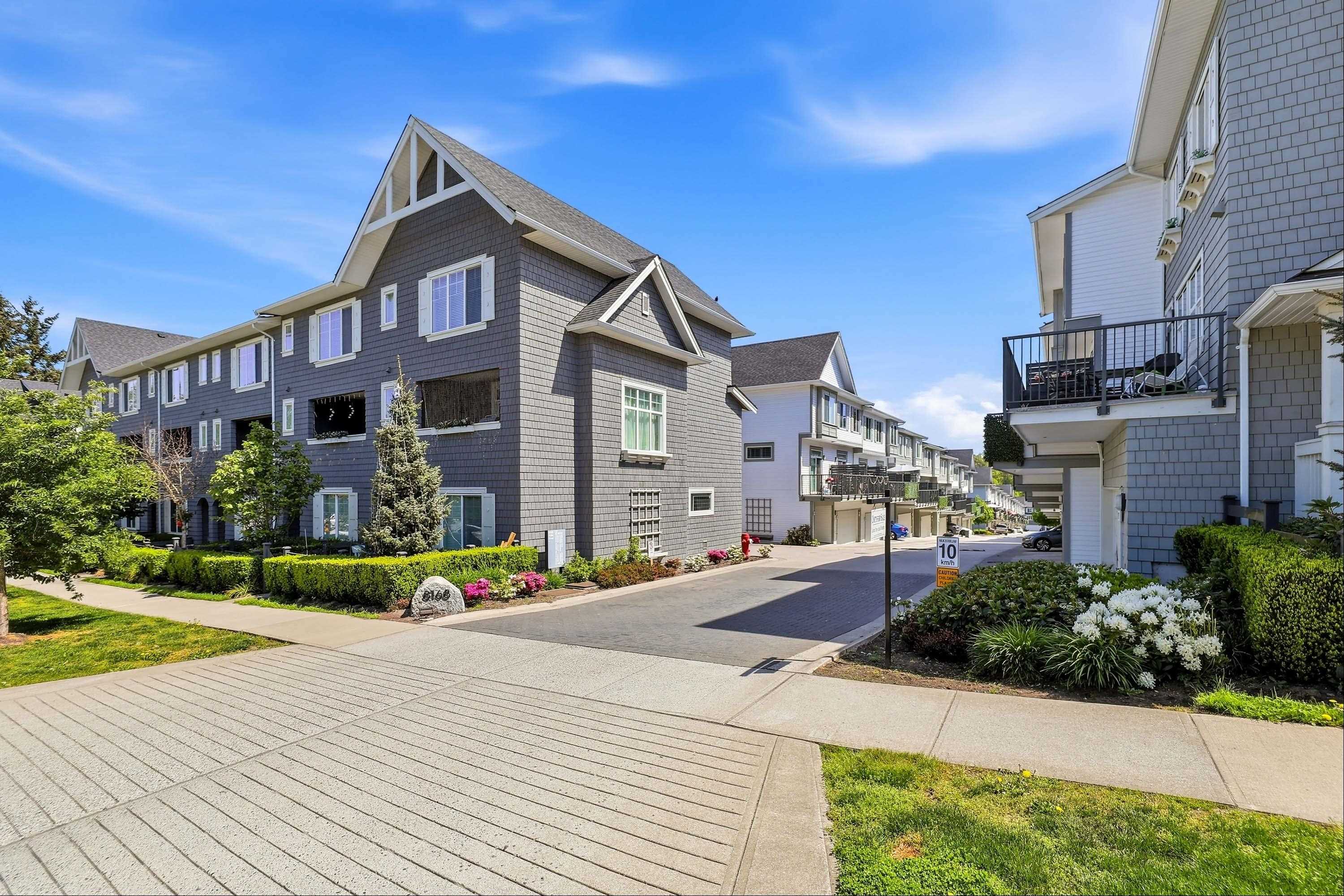 19-8168 136a Street, Surrey, BC, V3W 2Z6