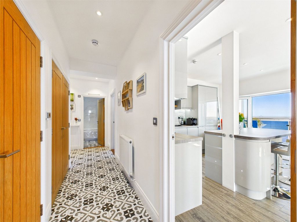 Additional image 7 of 2 bed flat for saleUndercliff Road West, Felixstowe, Suffolk IP11