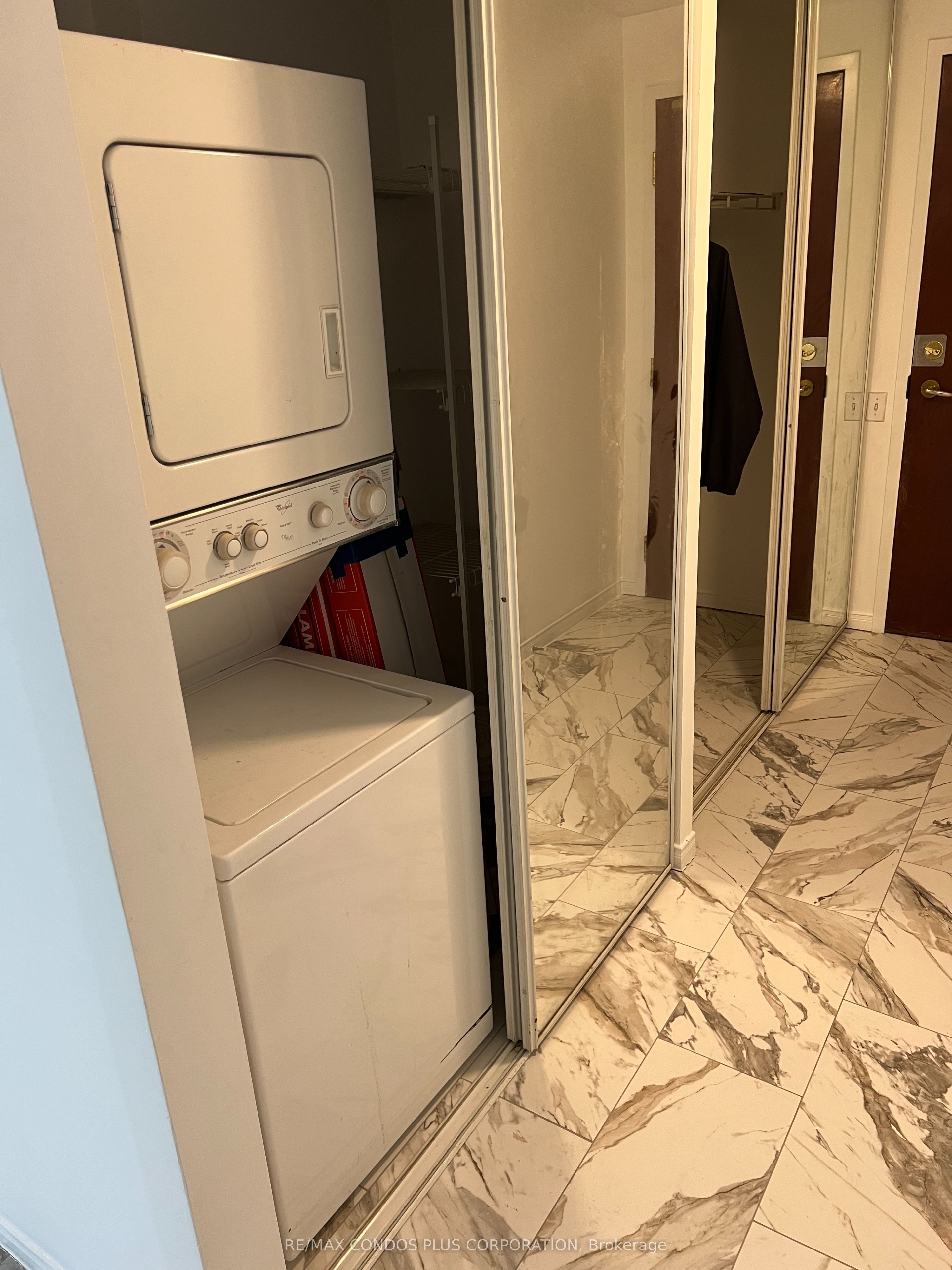 Additional image 4 of 1707-750 Bay Street, Toronto, ON, M5G 1N6