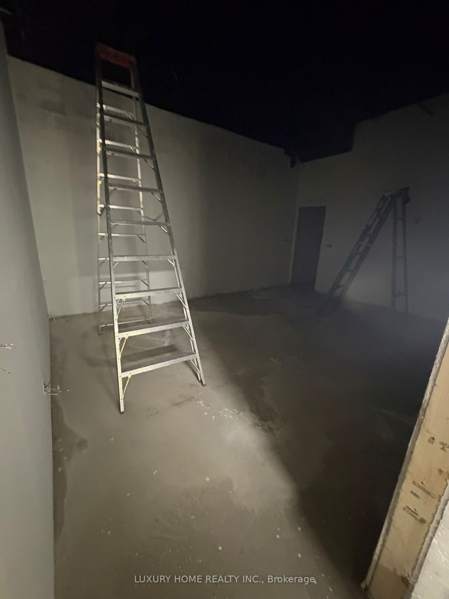 Additional image 6 of MAIN FLOOR O-186 King Road, Richmond Hill, ON, L4E 2W1