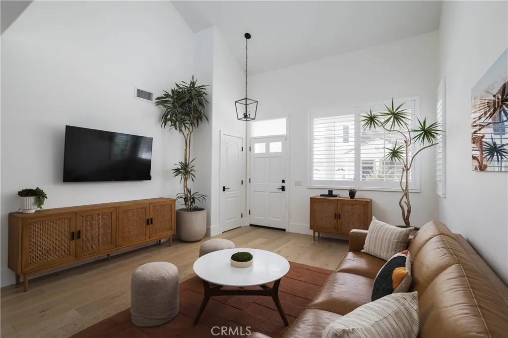 Additional image 12 of 293 Mesa Dr, Costa Mesa, CA 92627