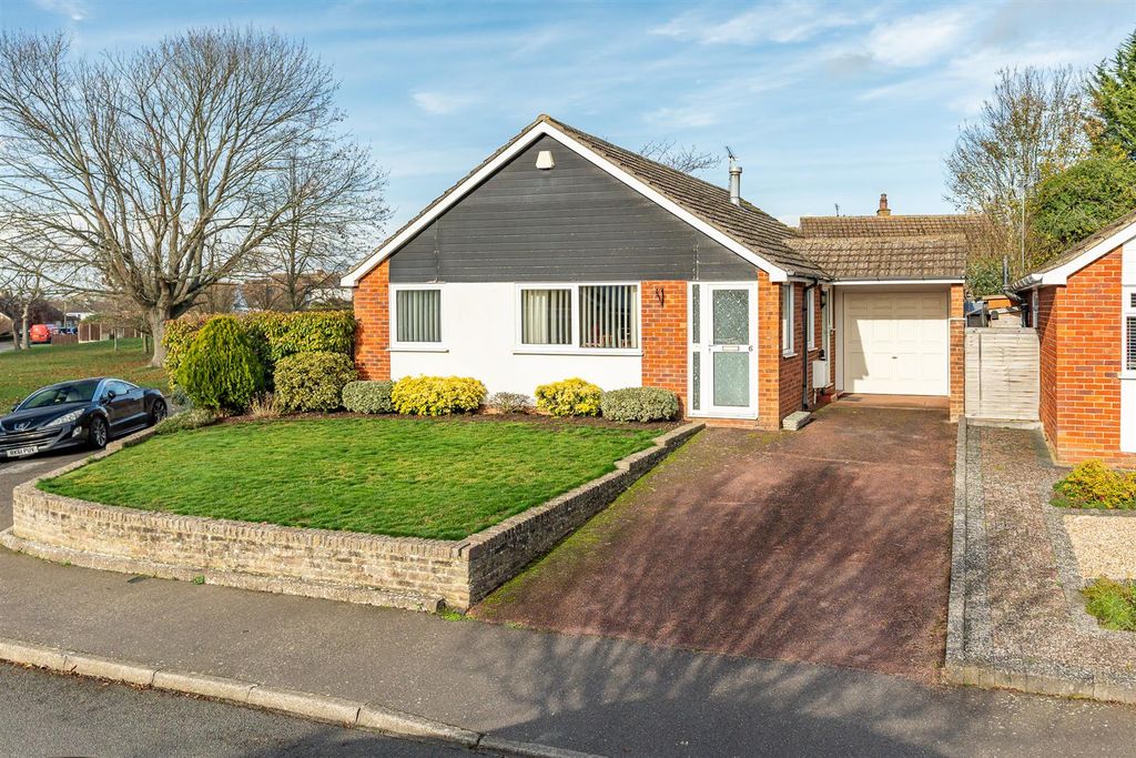 2 bed bungalow for saleWentworth Road, Hertford SG13