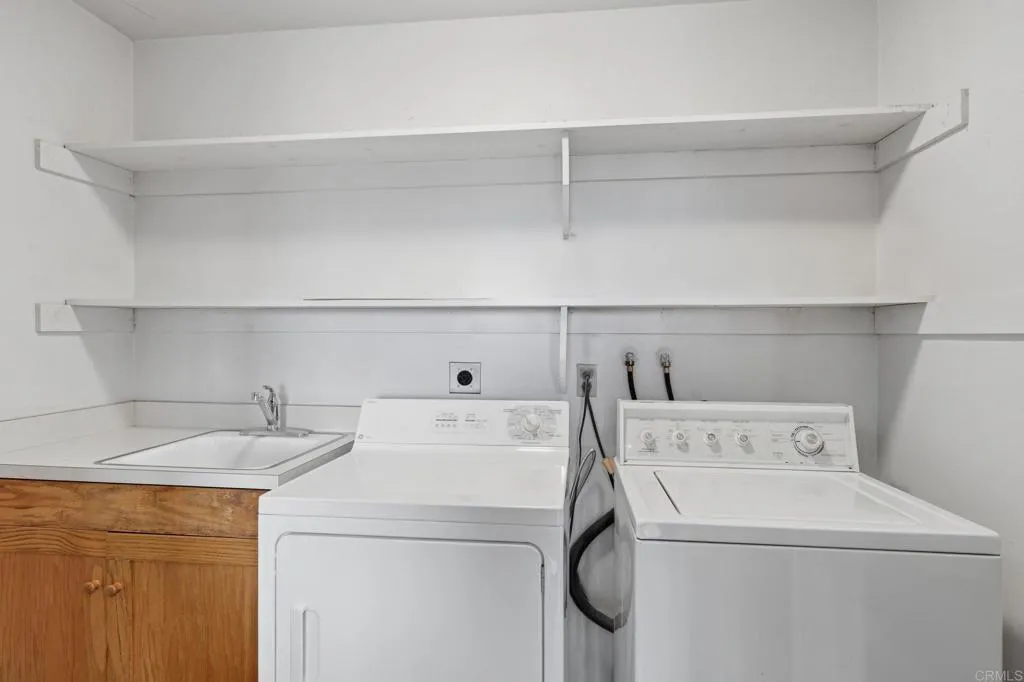 1042 Hymettus Avenue, Encinitas, CA 92024