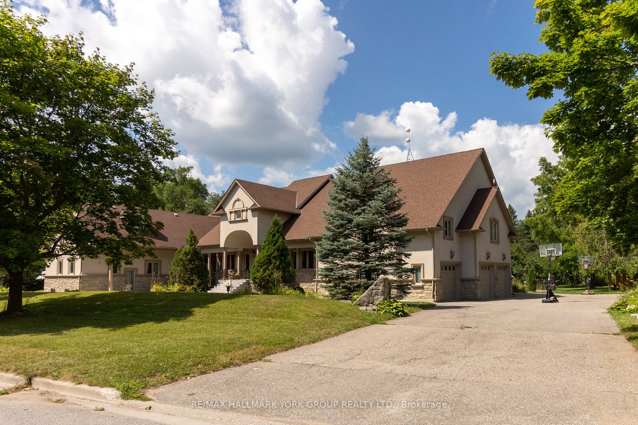 Additional image 3 of 2 Kingswood Drive, King, ON, L7B 1K8