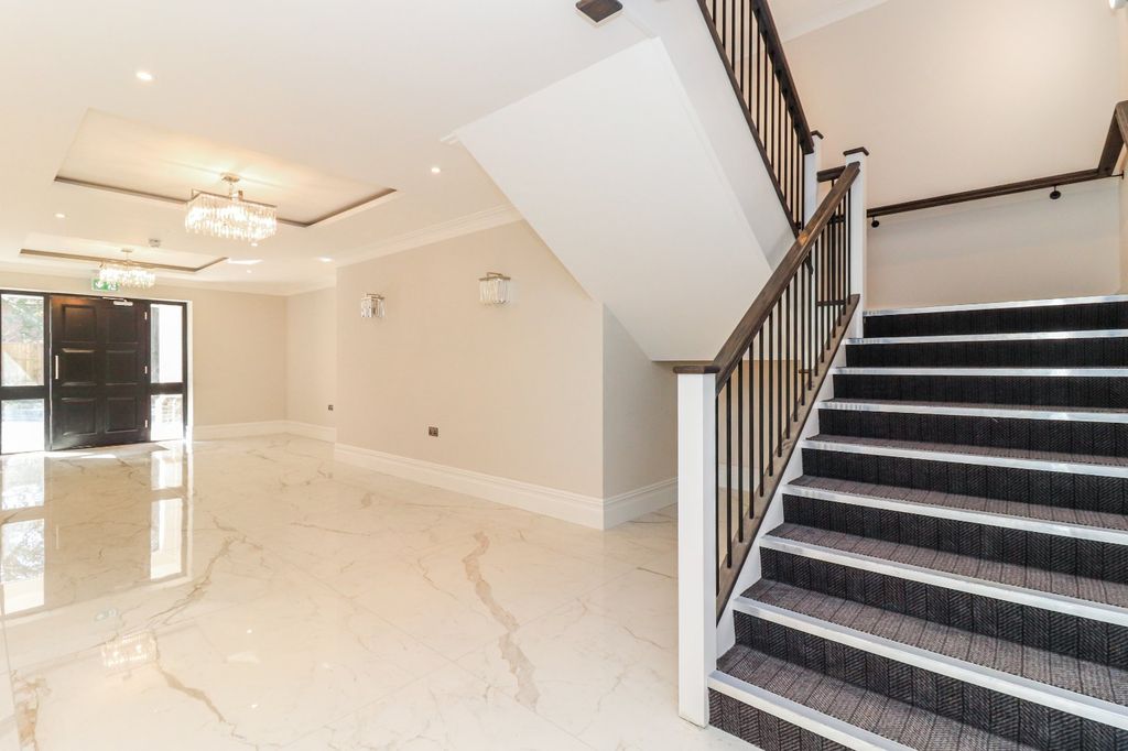 Additional image 19 of 3 bed flat for saleGregories Road, Beaconsfield HP9