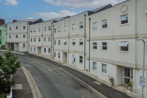 Arundel Crescent, Stonehouse PL1