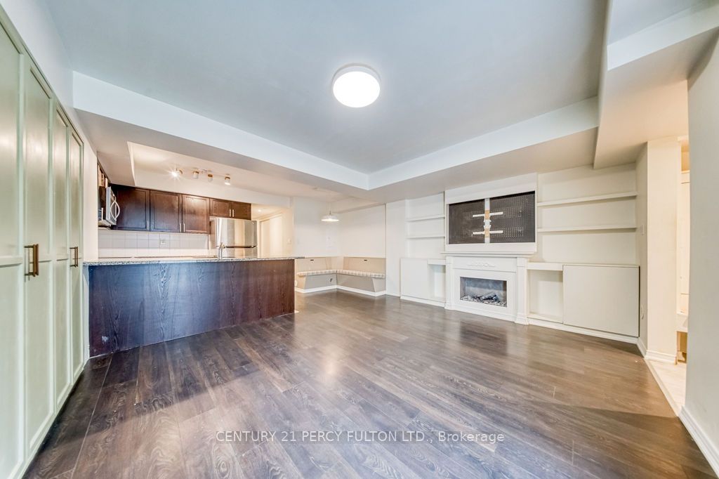 103-3 Applewood Lane W, Toronto, ON, M9C 0C1