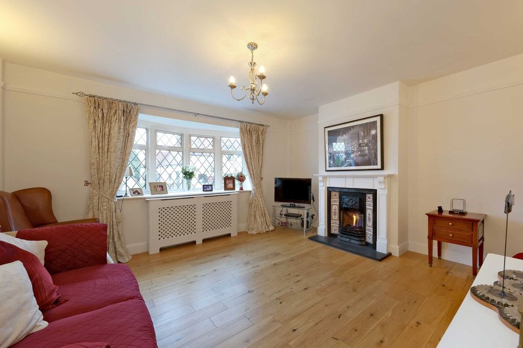 Additional image 4 of 4 bed country house for saleColeshill Lane, Winchmore Hill, Amersham, Buckinghamshire HP7