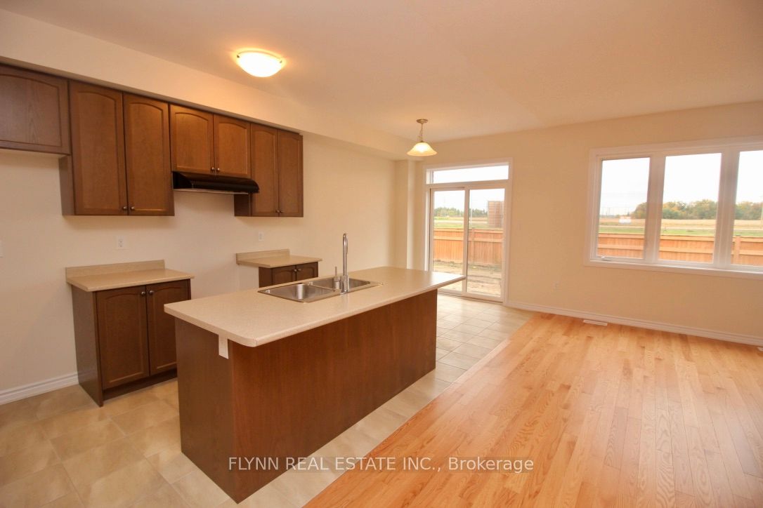 272 Explorer Way, Thorold, ON, L2V 0K2 photo 3