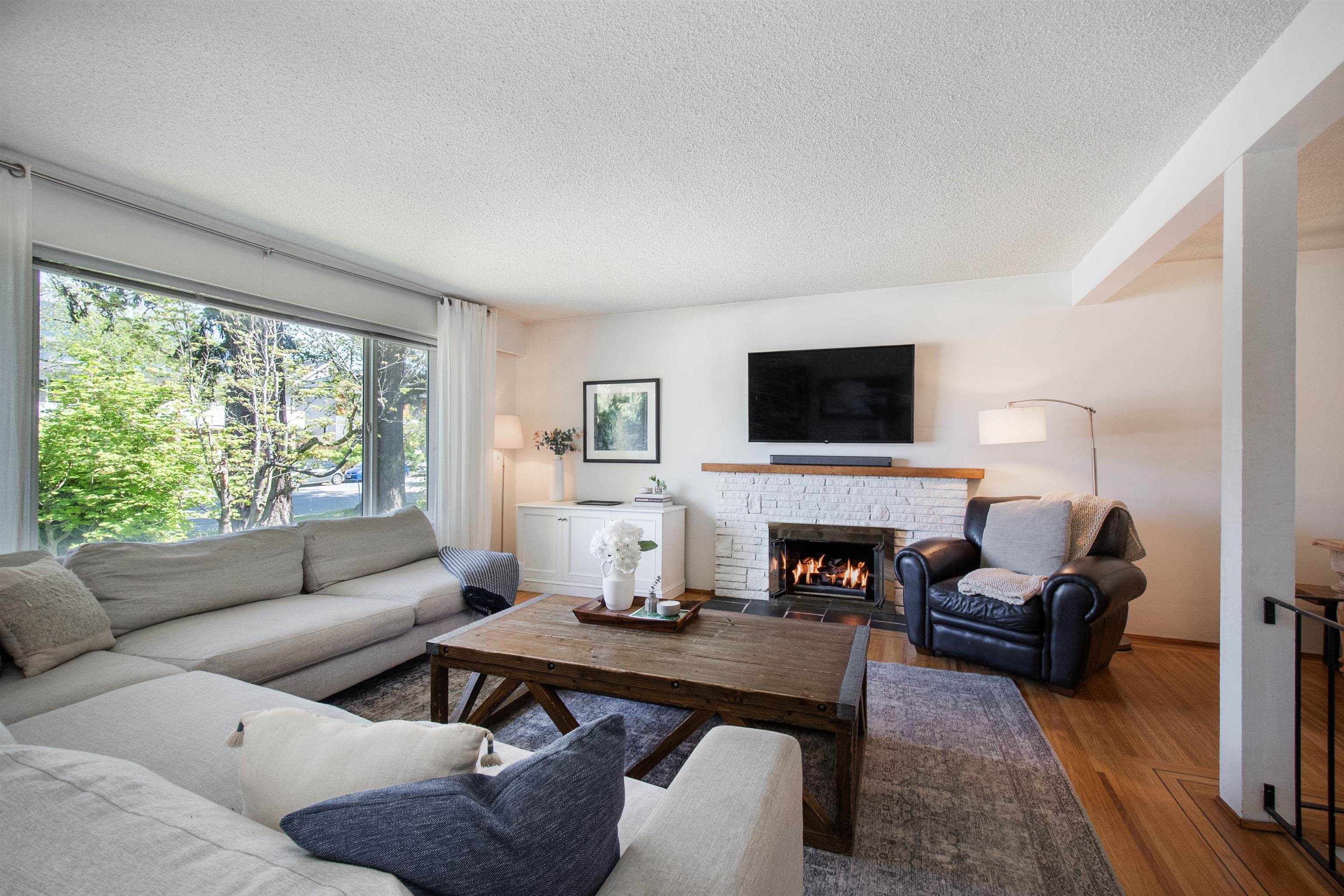 Additional image 3 of 361 19th Street W, North Vancouver, BC, V7M 1X7