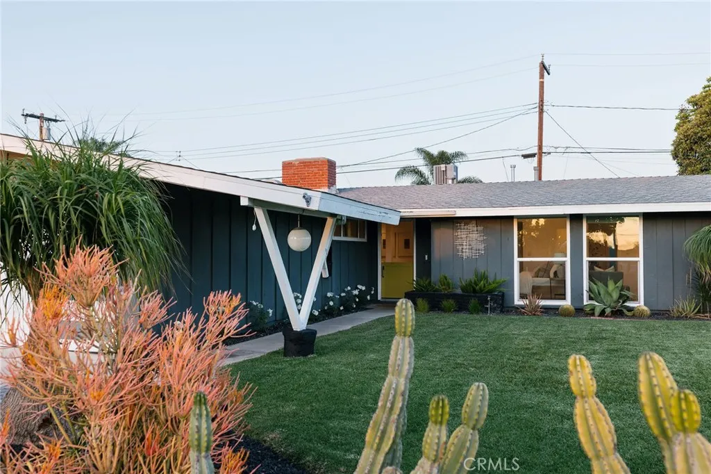 Additional image 3 of 2566 Oxford Ln, Costa Mesa, CA 92626