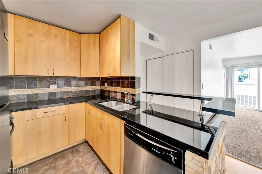 Additional image 40 of 18620 Hatteras Street Unit 247, Tarzana, CA 91356