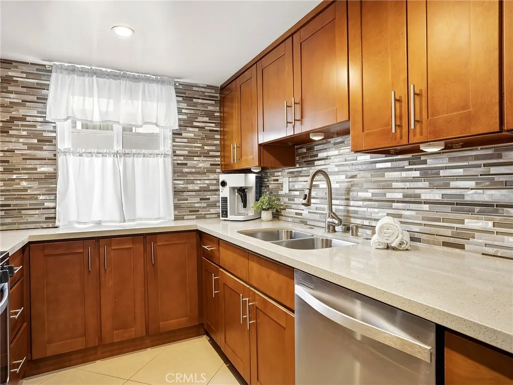 Additional image 5 of 557 E San Jose Avenue Unit 7, Burbank, CA 91501