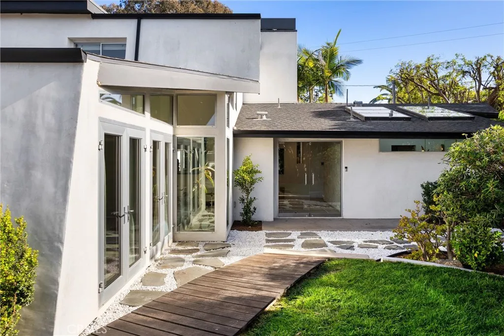 Additional image 36 of 341 Vista Baya, Costa Mesa, CA 92627