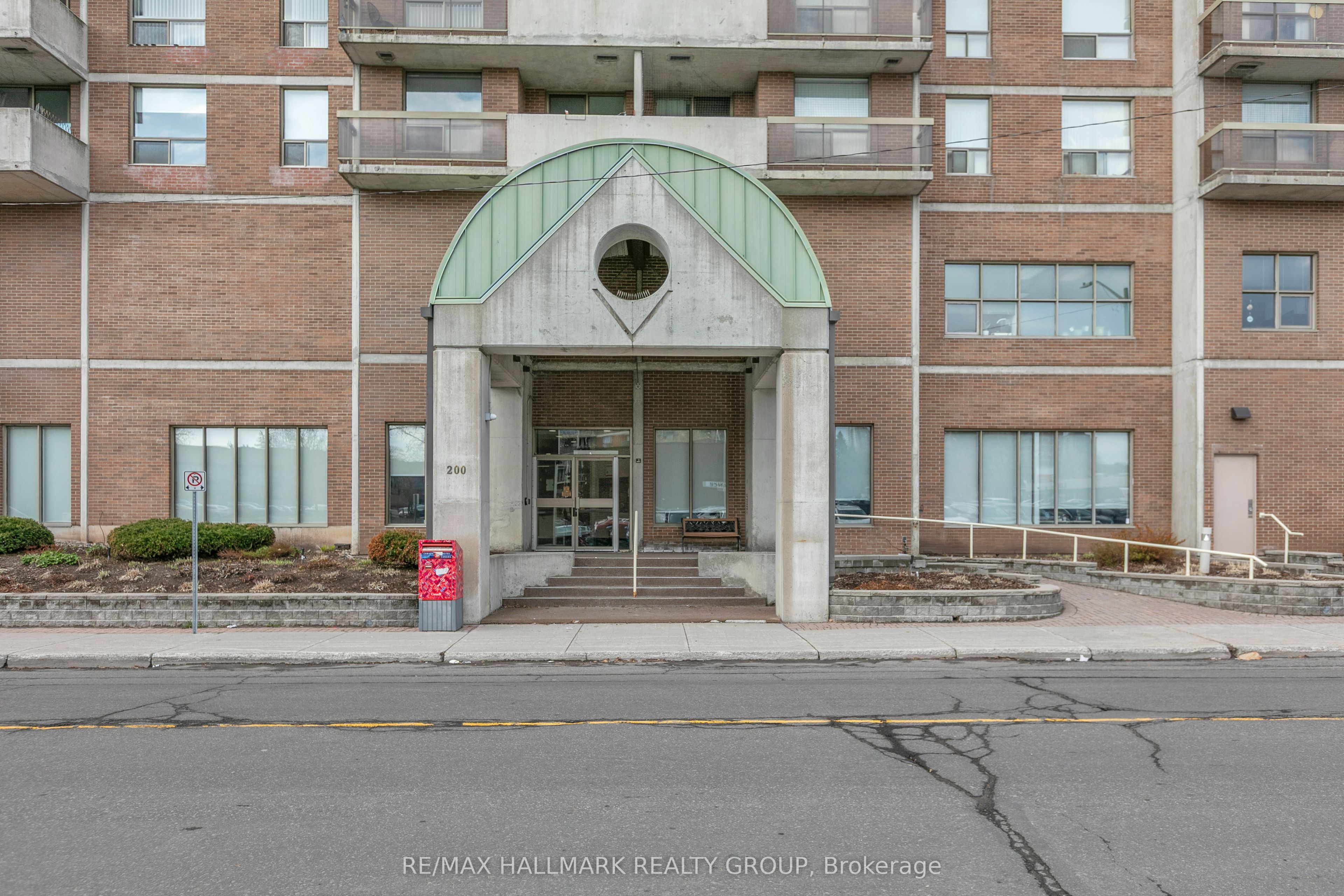 Additional image 2 of 401-200 Lafontaine Avenue E, Ottawa, ON, K1L 8K8