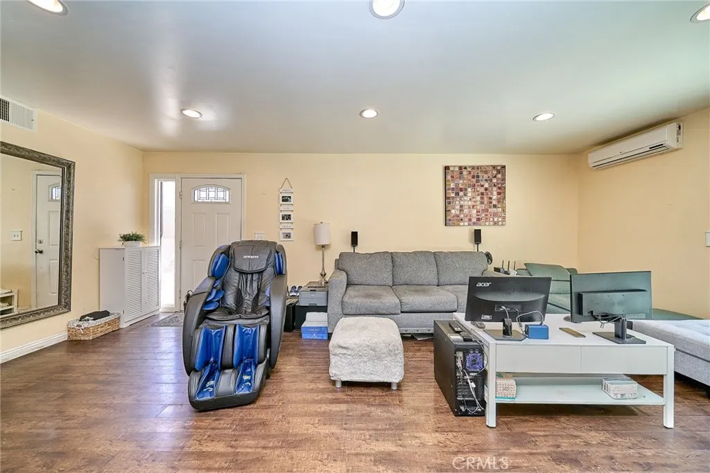 Additional image 6 of 20951 Gault St, Canoga Park, CA 91303