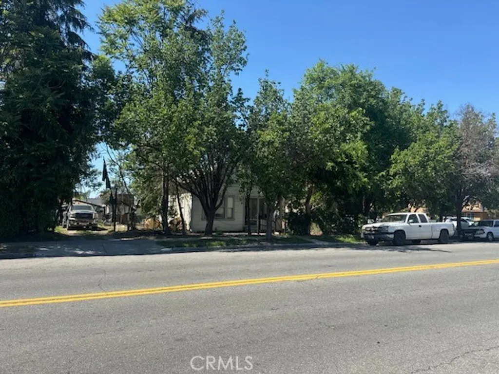 619 L St, Bakersfield, CA 93304 photo 2