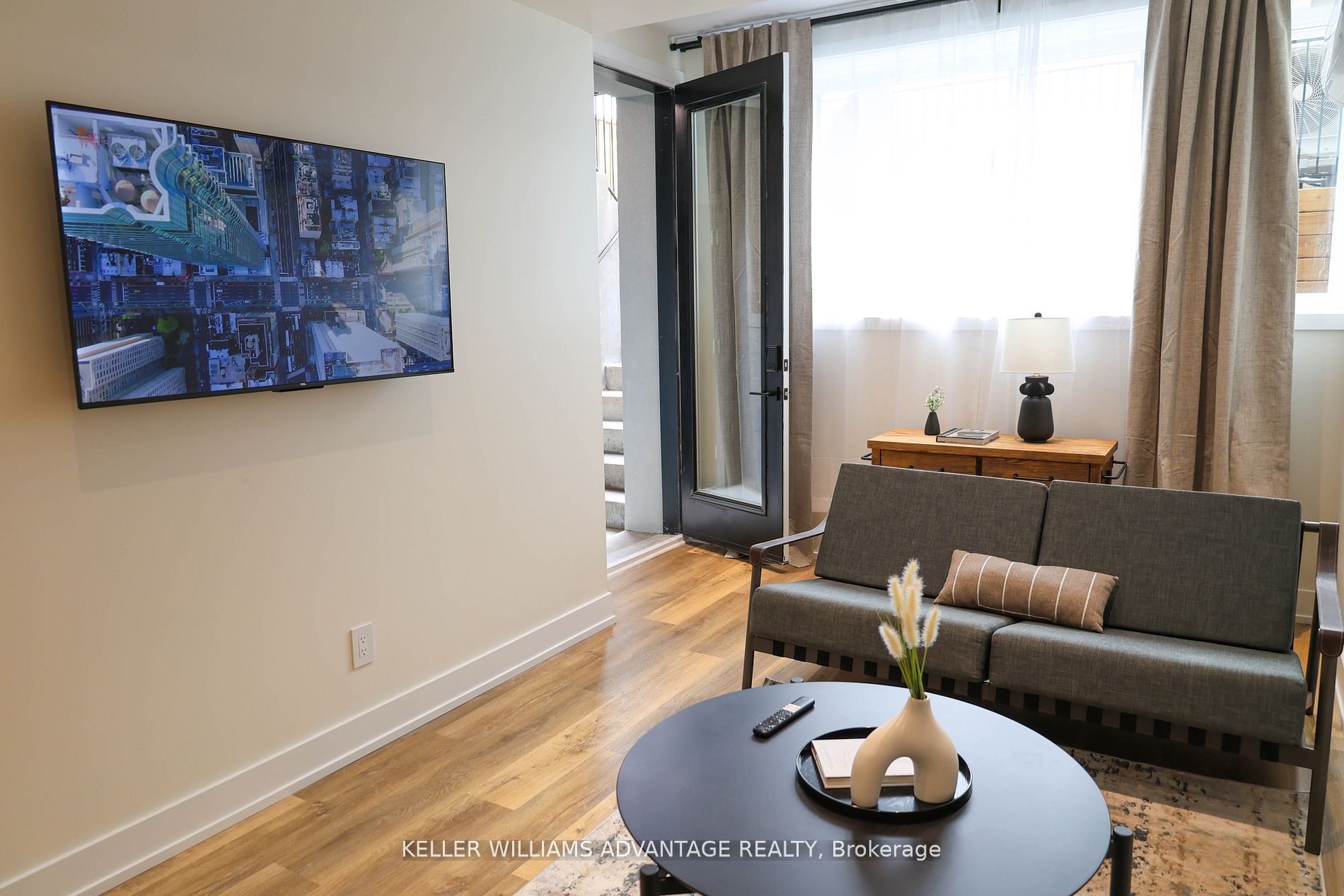 Unit 4-12 Batavia Avenue, Toronto, ON, M6N 4A2