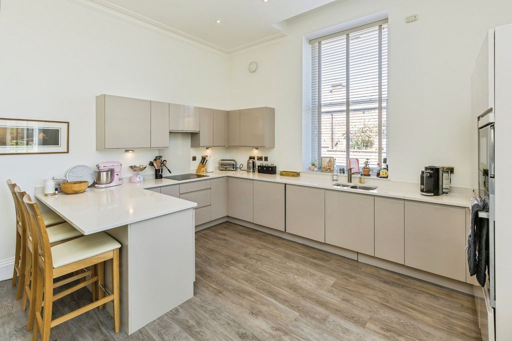Additional image 5 of 2 bed flat for saleBlencowe Close, Chester CH1