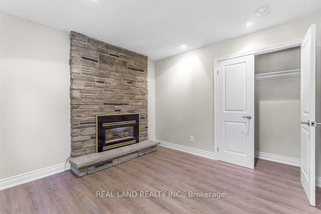 Additional image 6 of Back-360 Chantenay Drive, Mississauga, ON, L5A 1E7